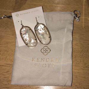 Kendra Scott Danielle Earrings - Mother of Pearl